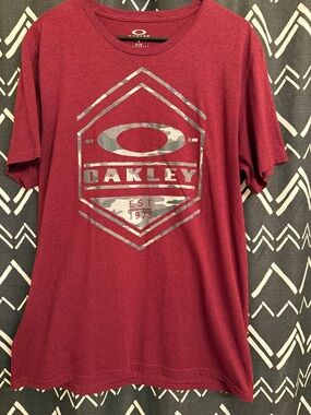 Oakley Men's Short Sleeve Logo Tee in Deep Red with Camo Logo
